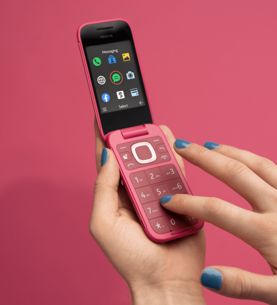 Y2Yay: Nokia Brings Back Hot Pink Flip Phones